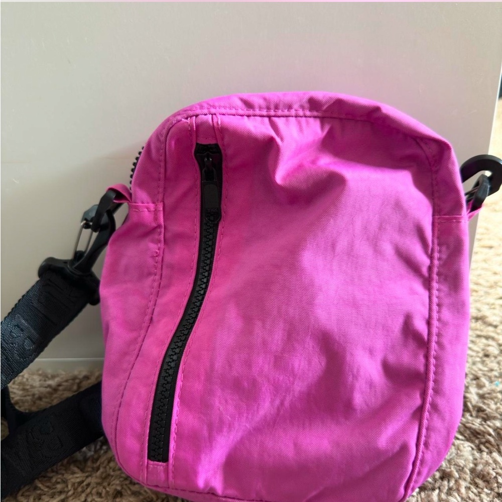 Extra pink sport crossbody